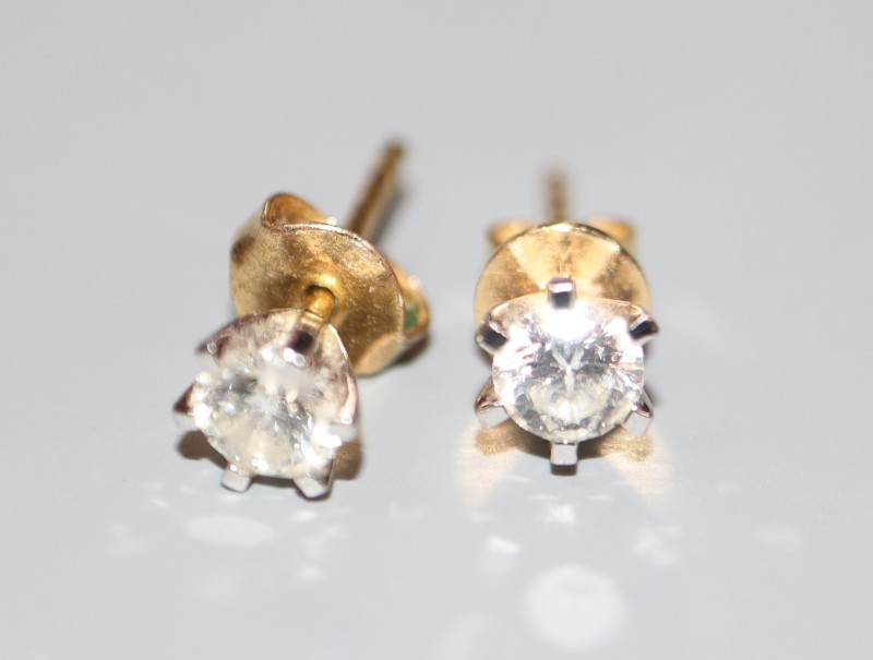 A pair of diamond and 18ct gold stud earrings, each stone approximately 0.22ct, gross weight 1.2 grams.